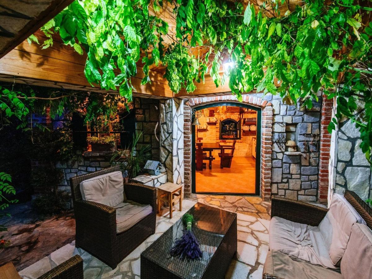 Beautiful Holiday Home With Private Pool, Nice Garden With Relax Area, Taverne Maslenica Exteriör bild