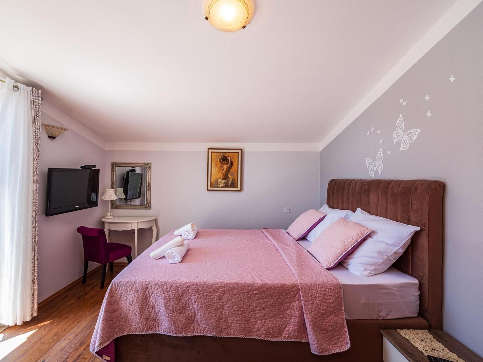 Beautiful Holiday Home With Private Pool, Nice Garden With Relax Area, Taverne Maslenica Exteriör bild